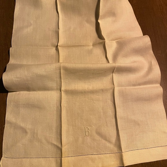 Antique “B” monogrammed linen - Picture 2 of 2